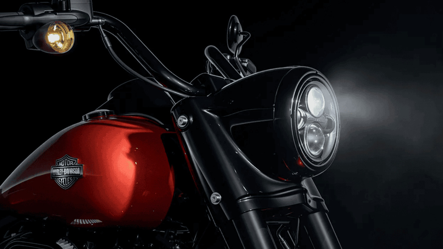 Close-up of a striking 2025 Harley-Davidson® Road King® Special in a classic red finish, blending timeless design with modern power.