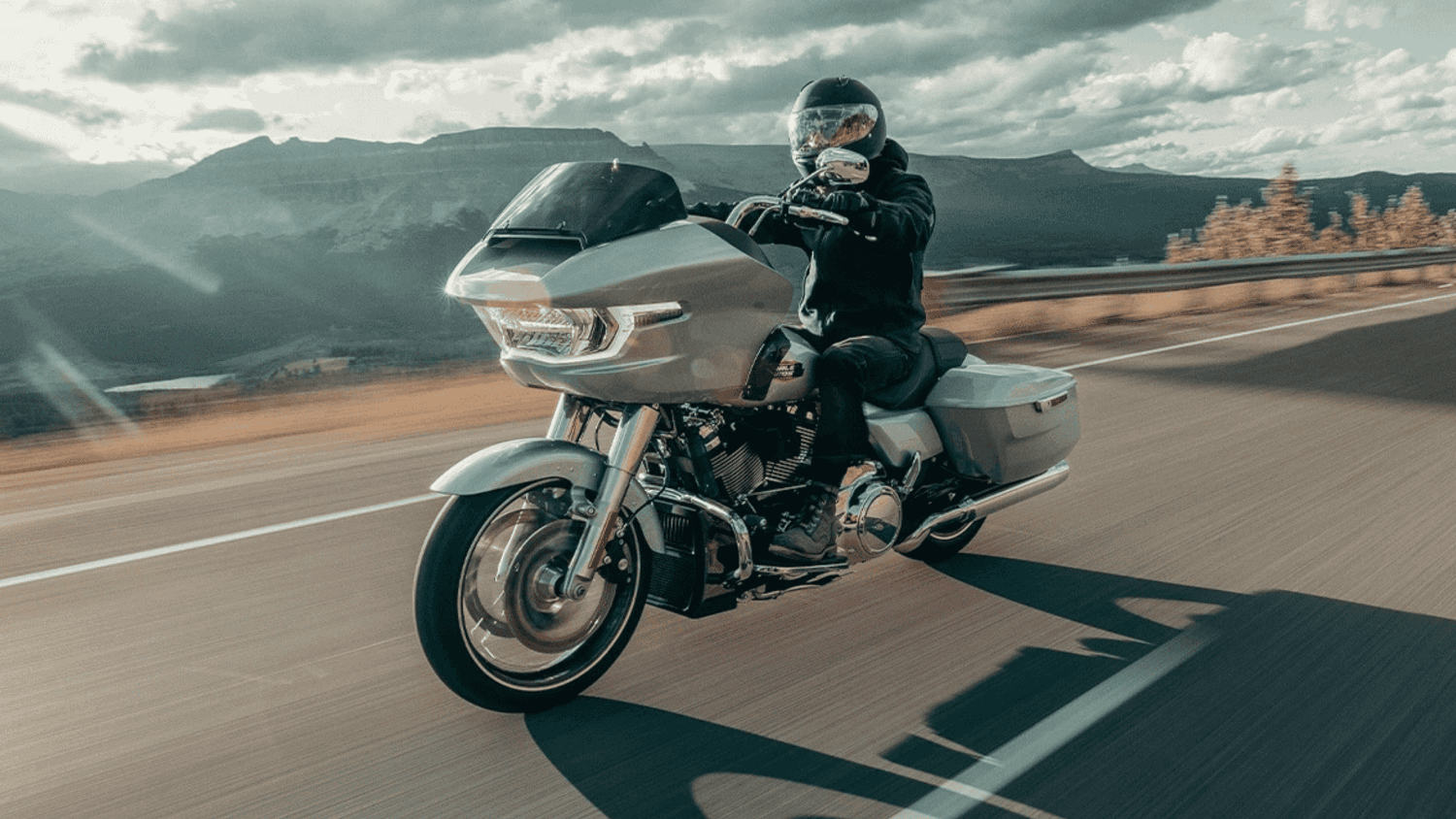 A 2025 Harley-Davidson® Road Glide® showcasing aerodynamic design and innovative features, perfect for long-distance touring enthusiasts.